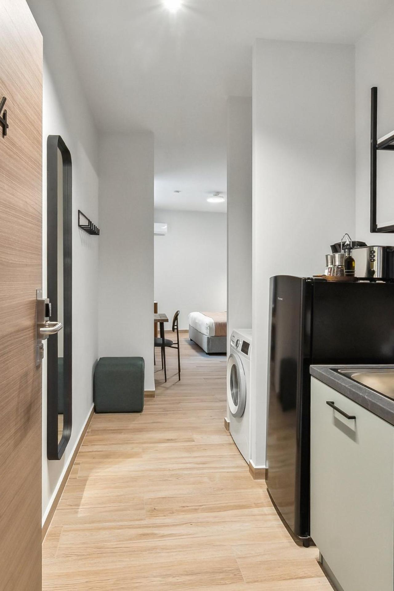 Limehome Athens Solonos City Center Room photo